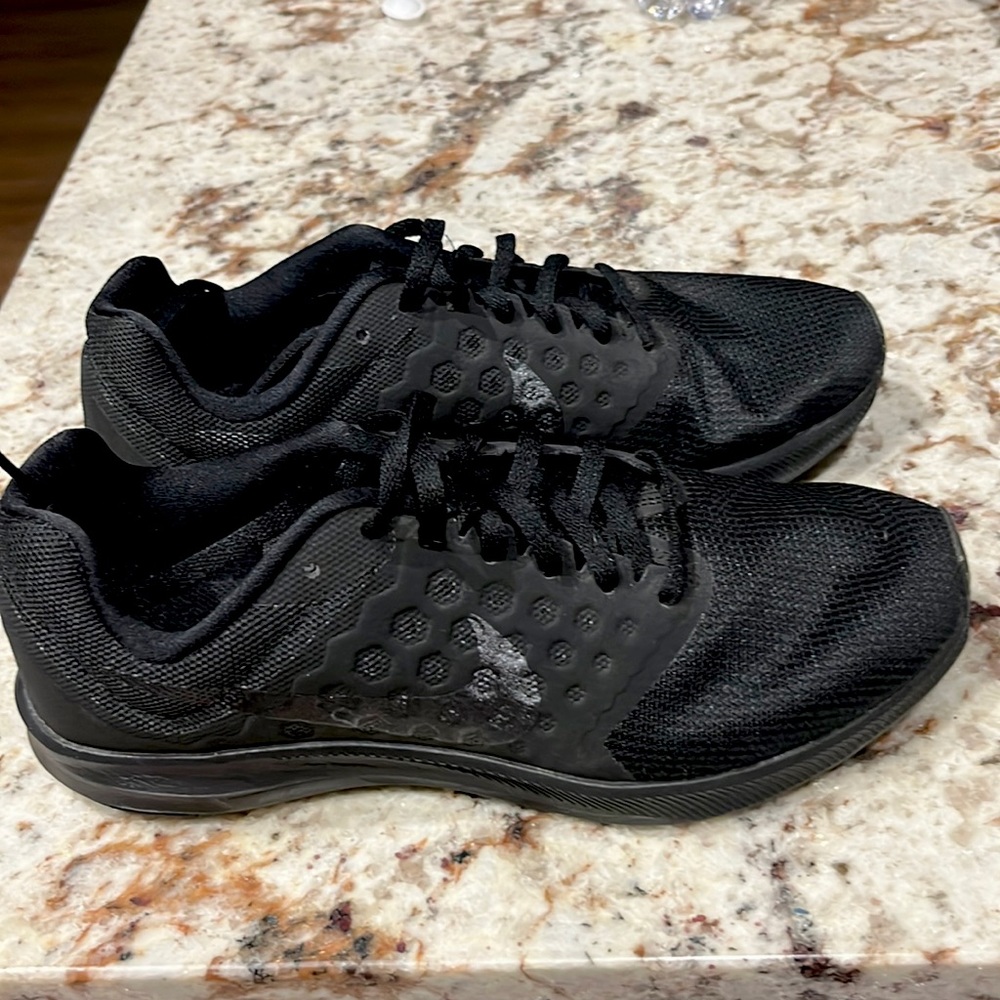 Nike Tennis Shoes-